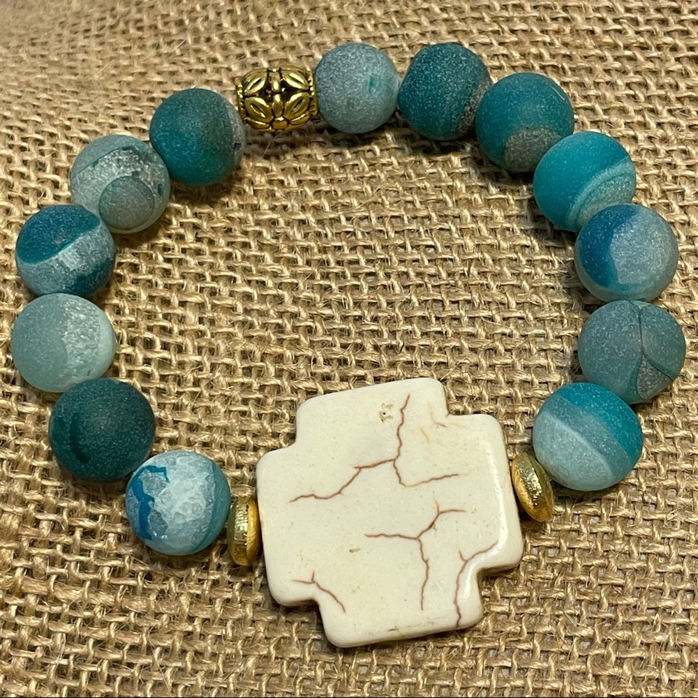 artisan stretch bracelet turquise howlite  glass